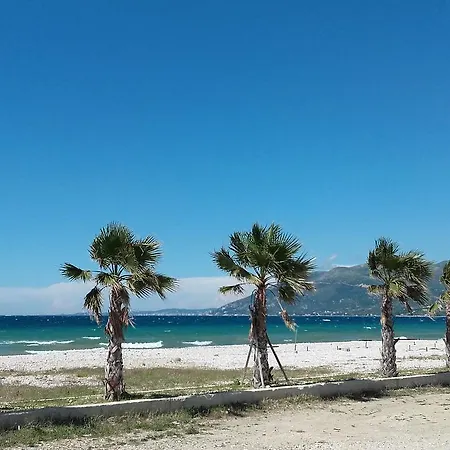 Maxola's Dream Отель *